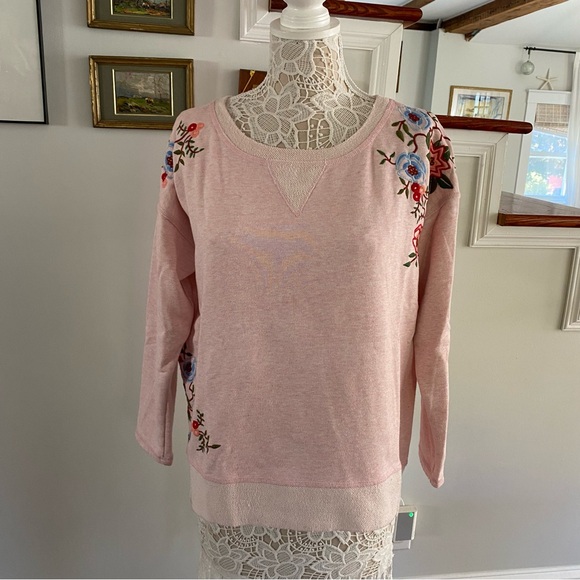 Sundance Sweaters - SUNDANCE Pink Floral Embroidered Crewneck Sweatshirt M